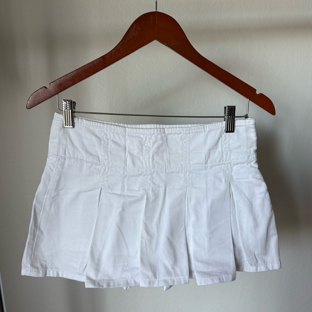 Garage White Lexi Pleated Mini Skort
